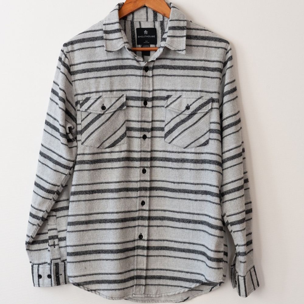 Men’s Medium Shouthouse long sleeve button up Grey Striped Flannel Super Soft